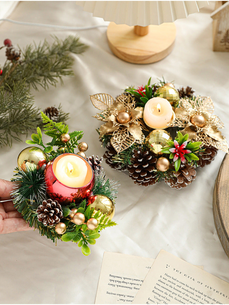 Pinecone & Berry Christmas Candle Holder detail